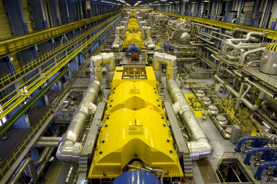 Turbine hall in a power station